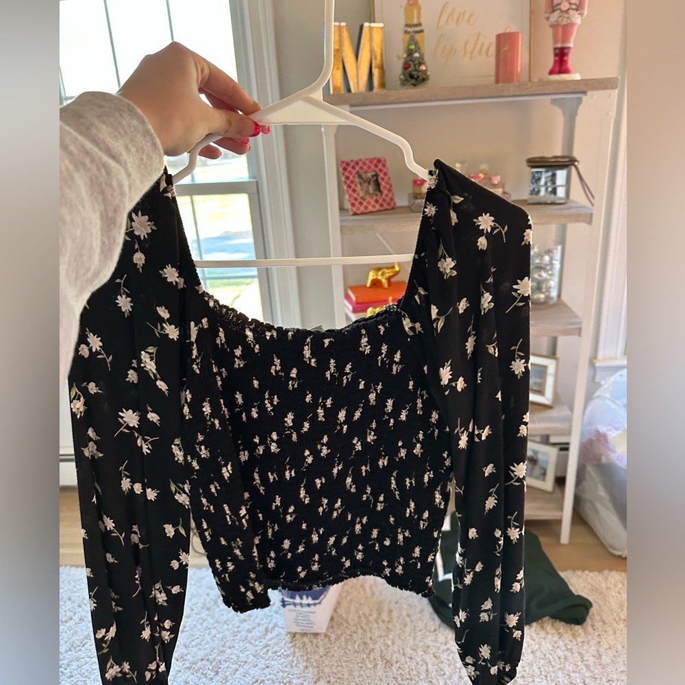 AE floral black top